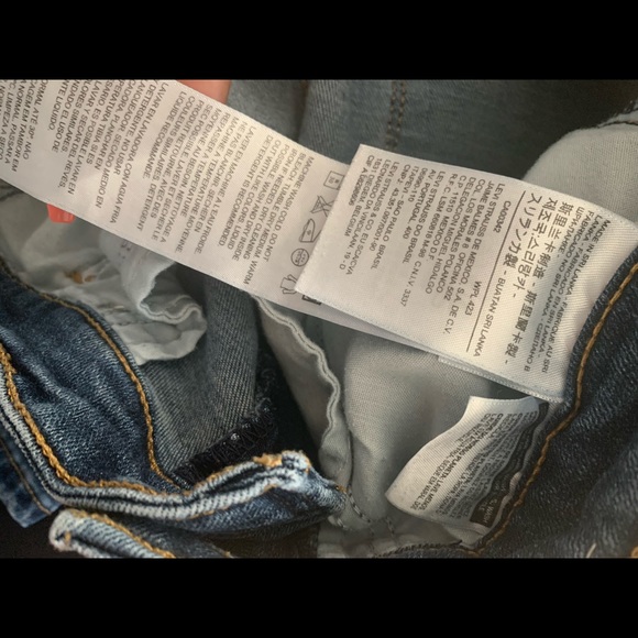 Women’s 711 Skinny distressed Levis - Picture 7 of 9